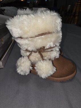Girls Brown Faux Fur Pom Pom Winter Boots with Cream Trim
